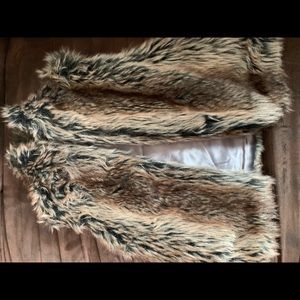 Girl faux fur vest